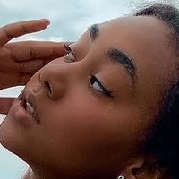 llleasy Nude